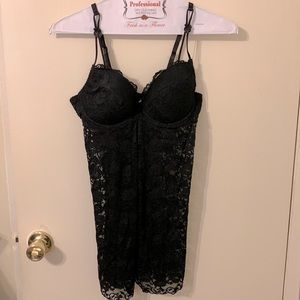 Beautiful black lace lingerie, 1X, open front.